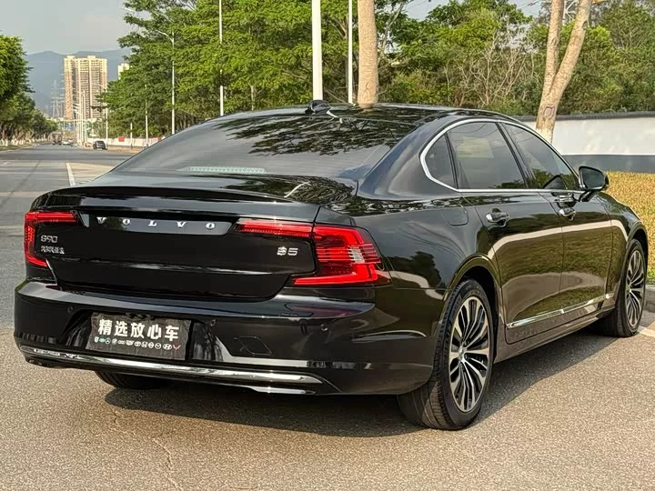 Volvo S90