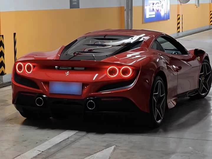 ferrari F8