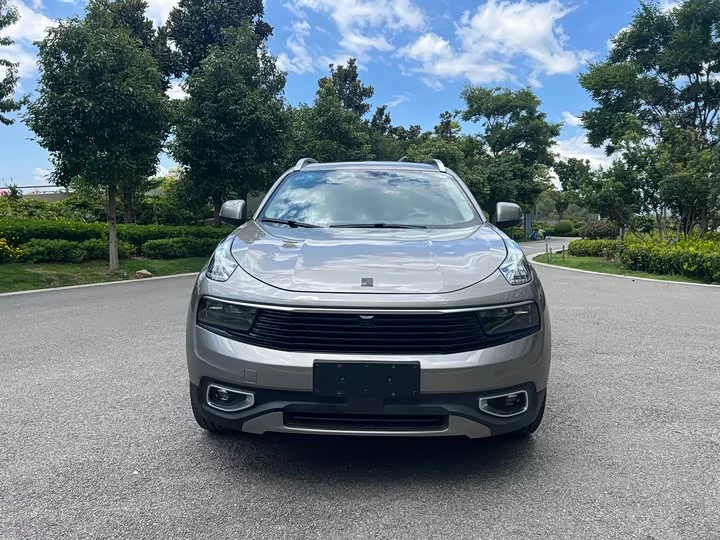 Lynk & Co 01