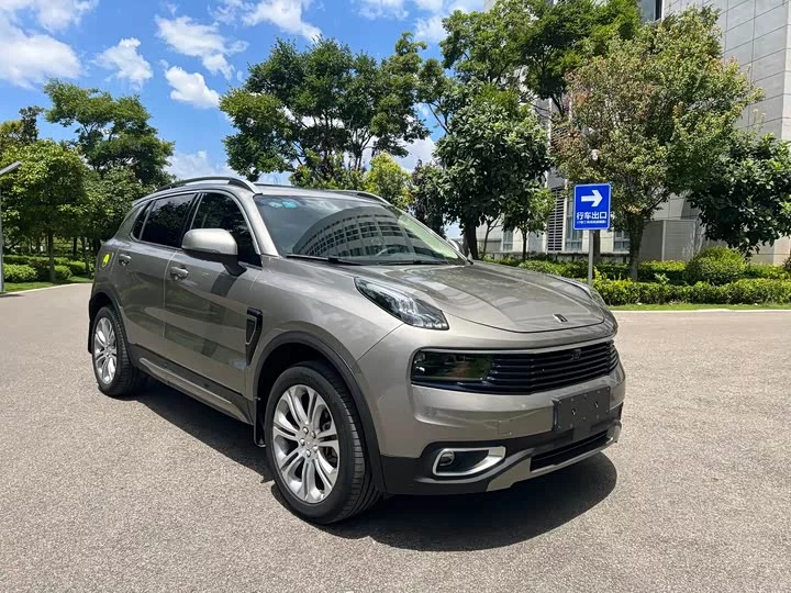 Lynk & Co 01