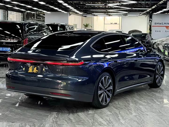 NIO ET7