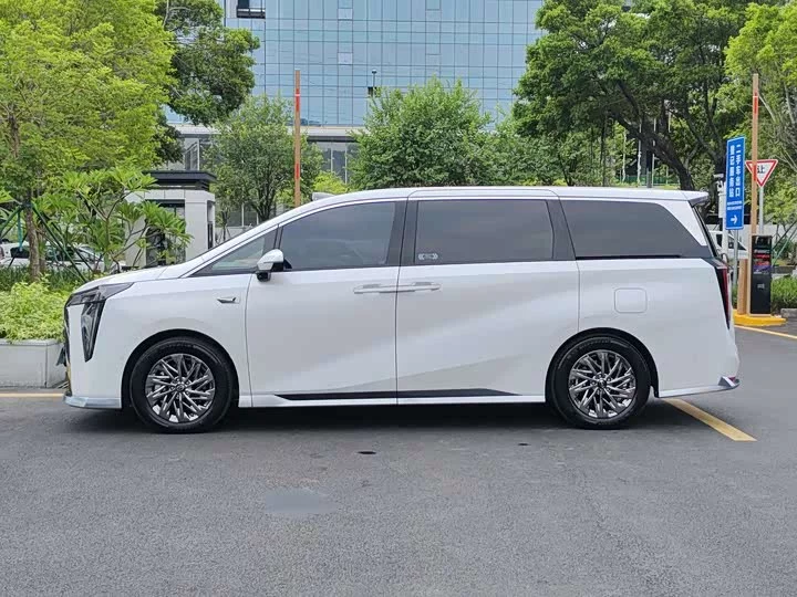GAC Trumpchi aspires to the M8