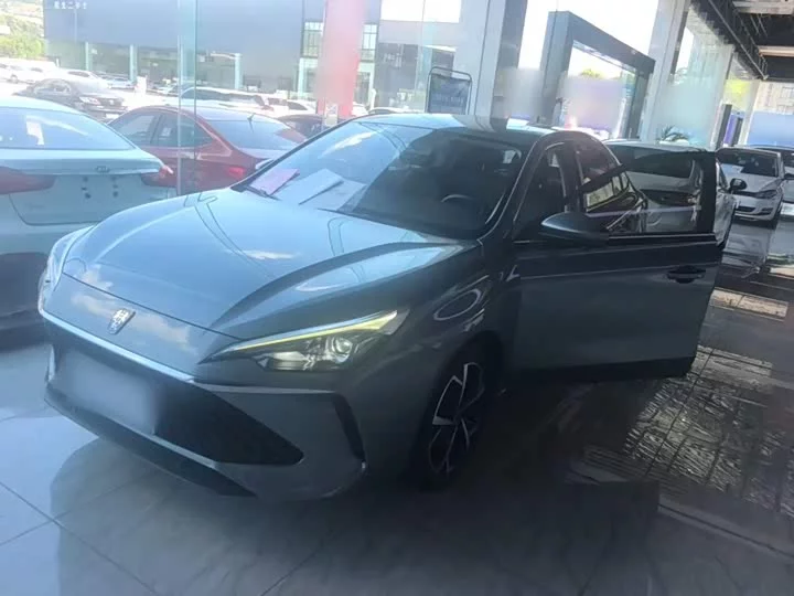 Roewe i5