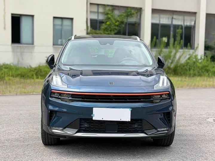 Lynk & Co 06