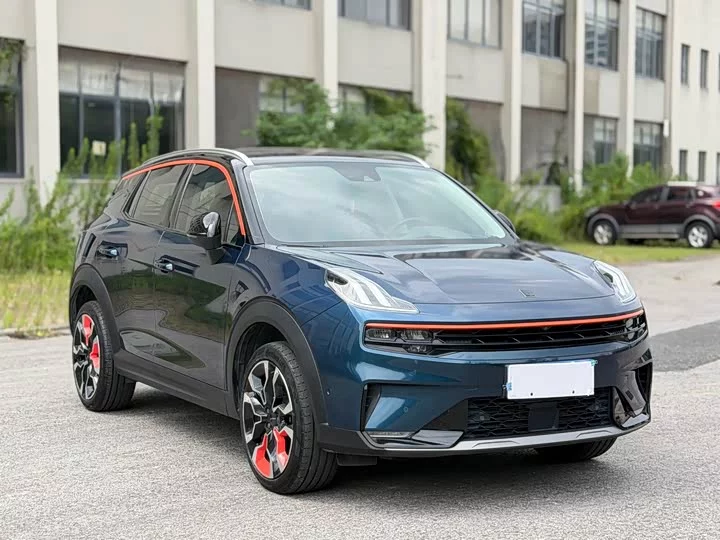 Lynk & Co 06