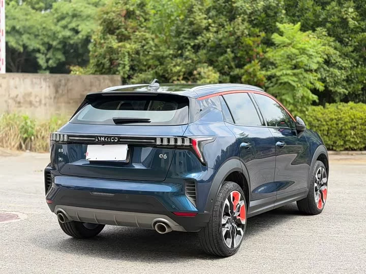 Lynk & Co 06