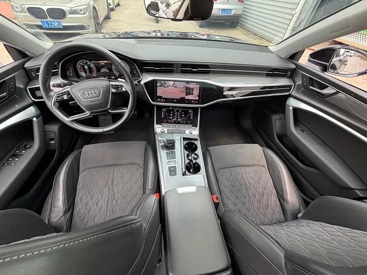 Audi A7L