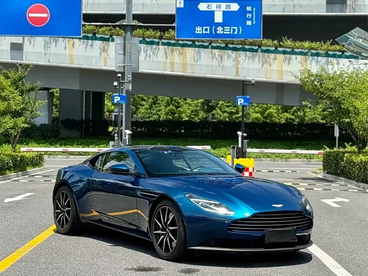 Aston Martin DB11