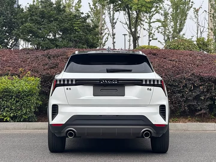 Lynk & Co 06
