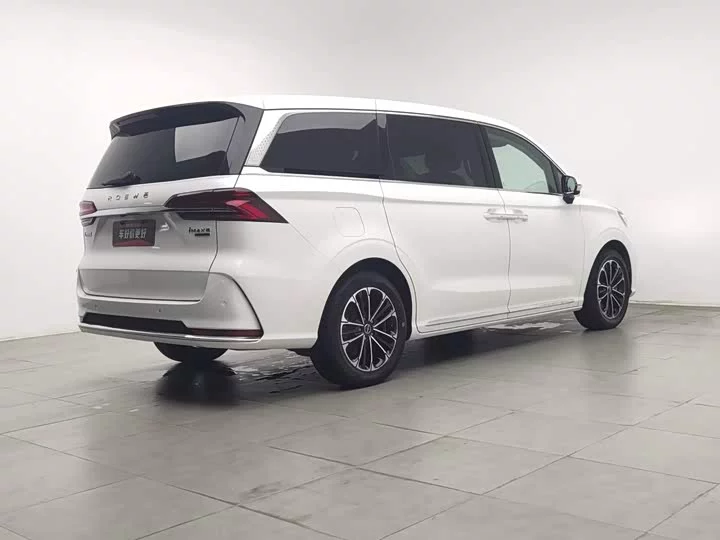 Roewe iMAX8