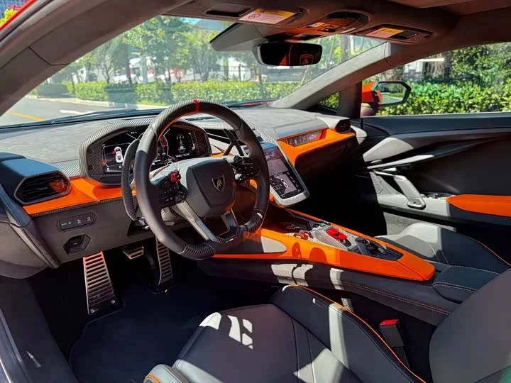 Lamborghini Revuelto