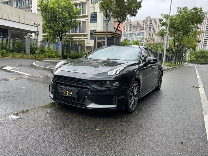 Lynk & Co 03