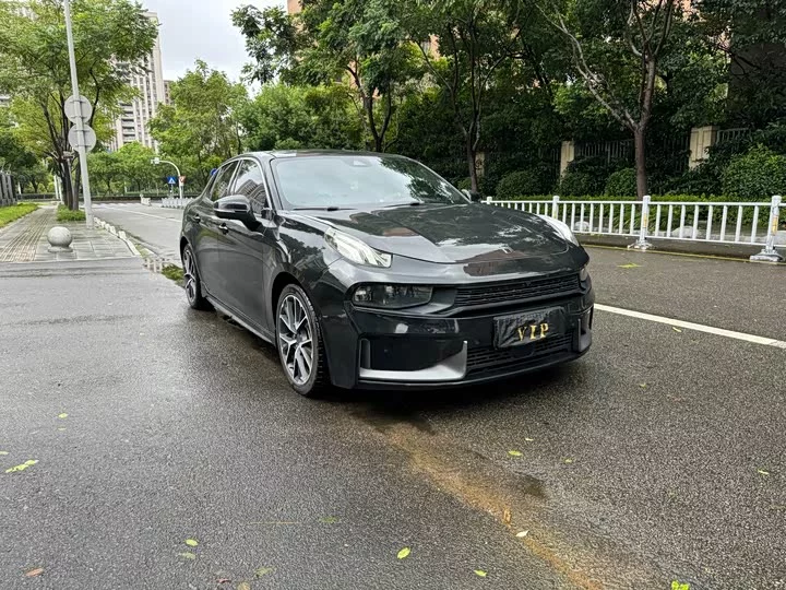 Lynk & Co 03
