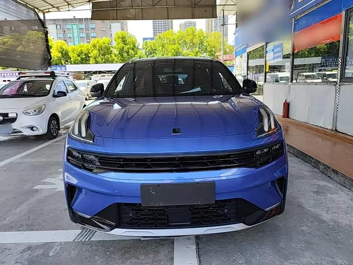 Lynk & Co 06