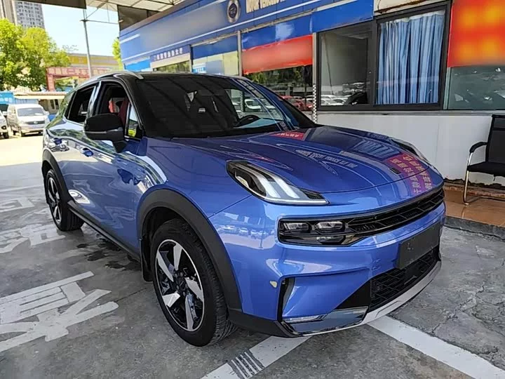 Lynk & Co 06