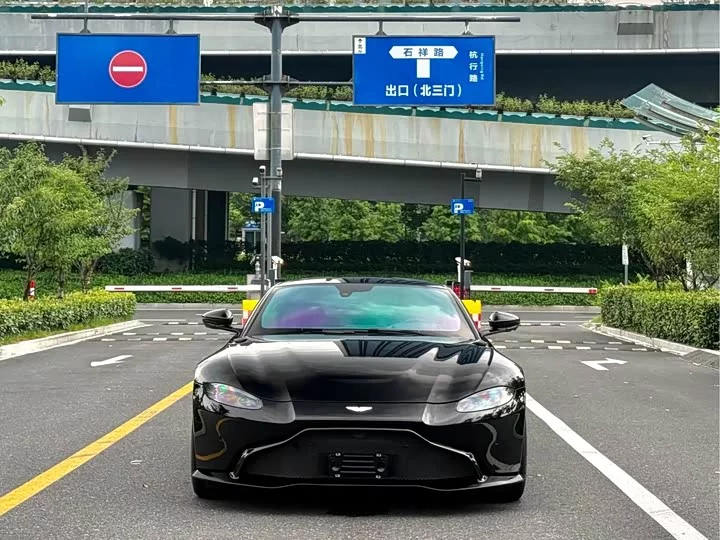 Aston Martin V8 Vantage