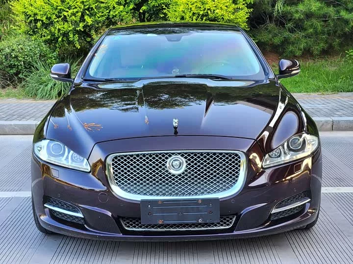 Jaguar XJ