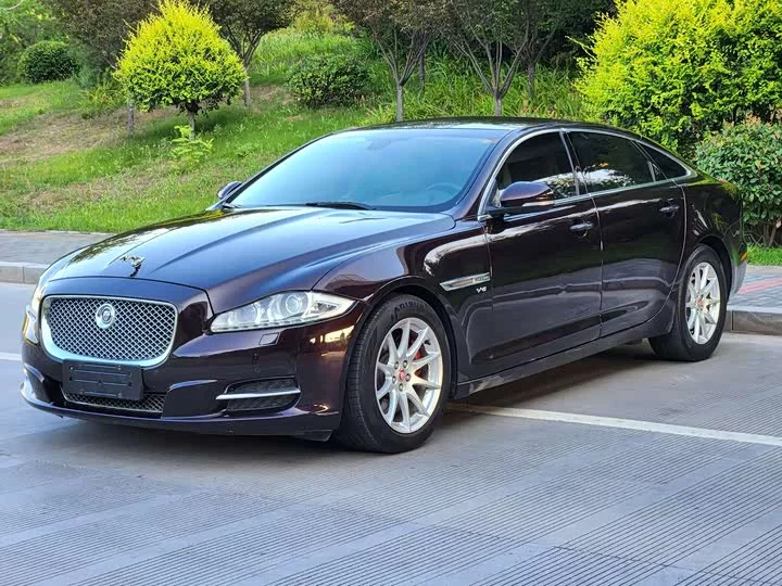 Jaguar XJ