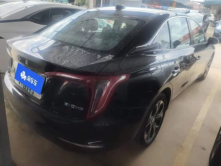 Hongqi E-QM5