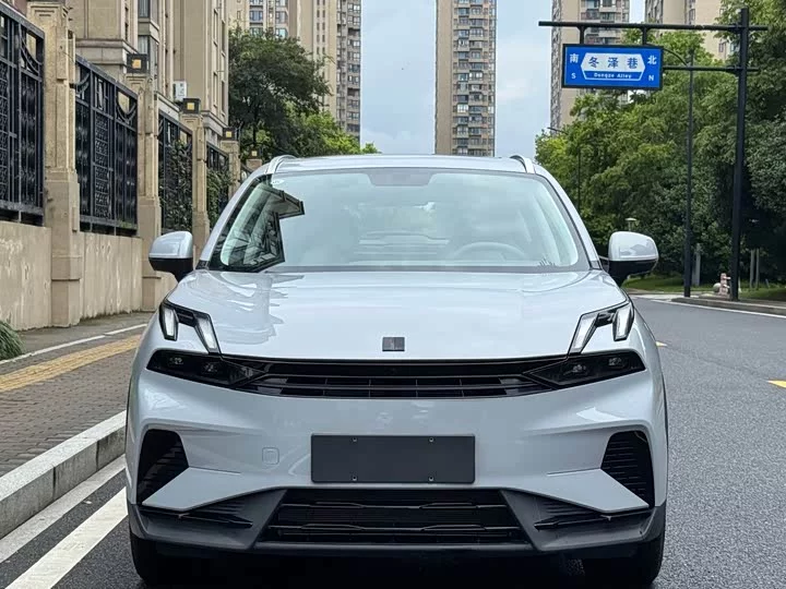 Lynk & Co 06 EM-P