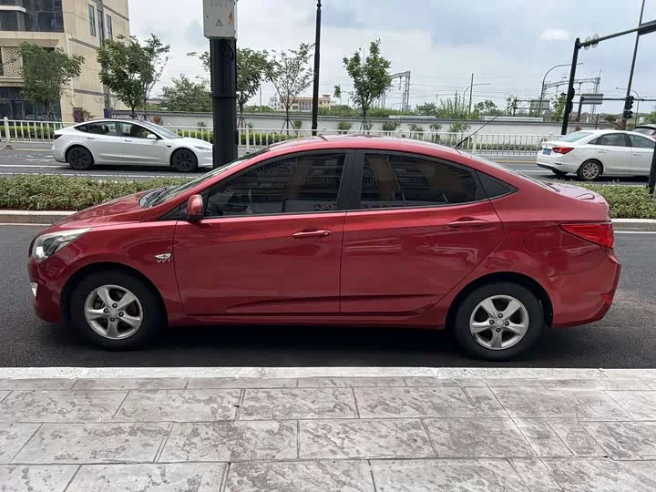 Hyundai Rena