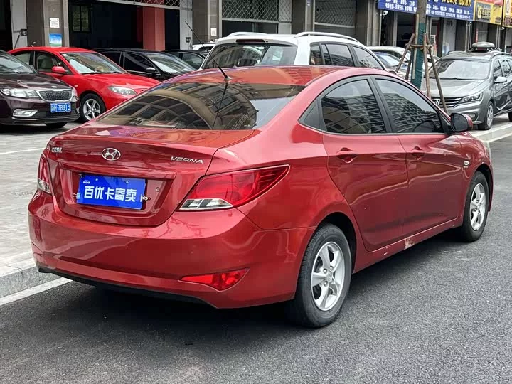 Hyundai Rena