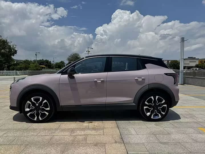 Lynk & Co 06