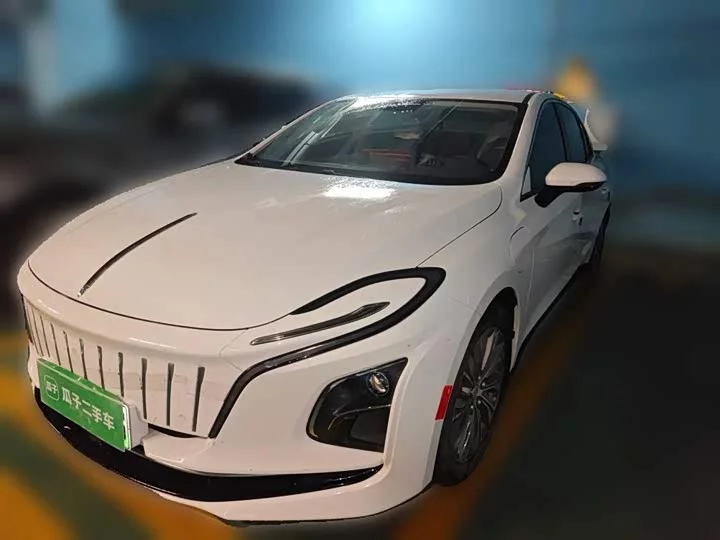 Hongqi E-QM5