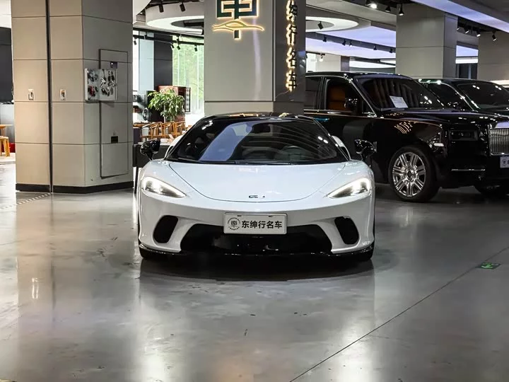 McLaren GT