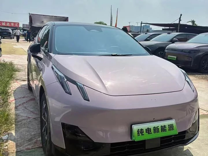 Lynk & Co Z20