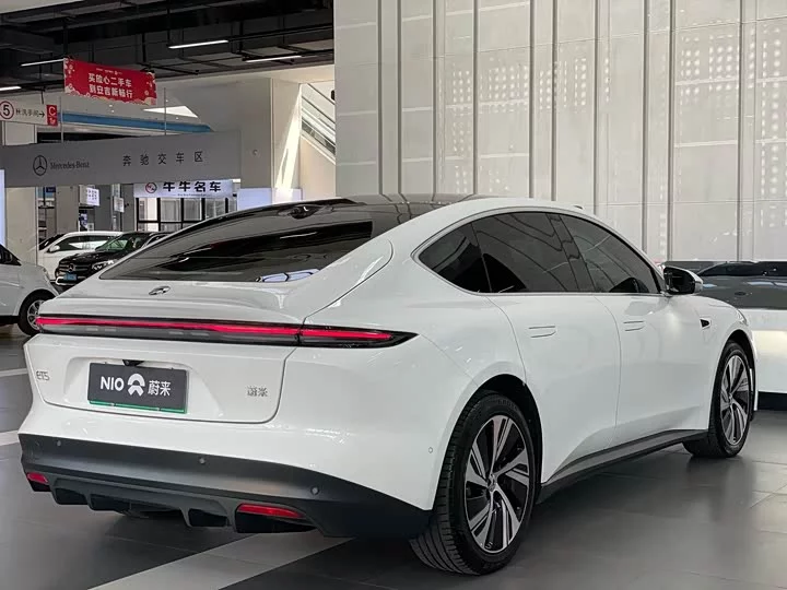 NIO ET5