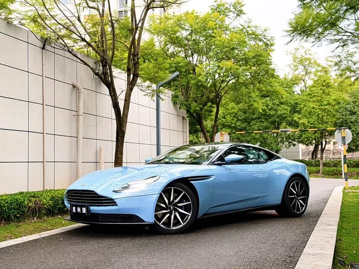 Aston Martin DB11