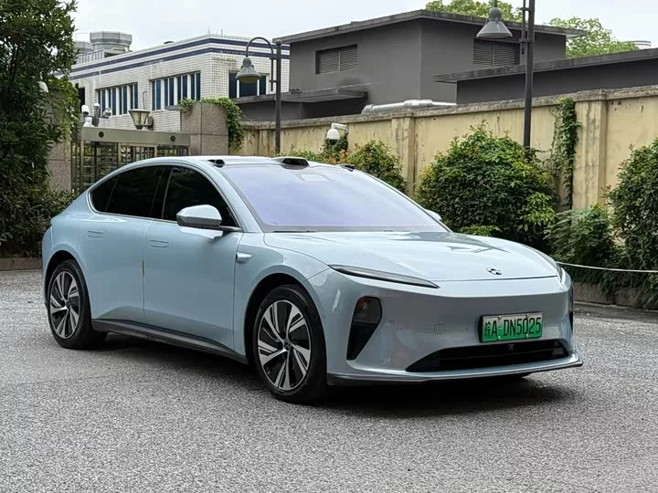 NIO ET5
