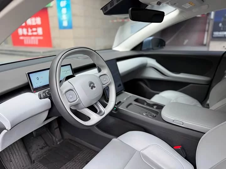 NIO ET5