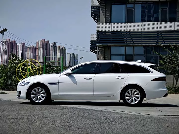 Jaguar XF