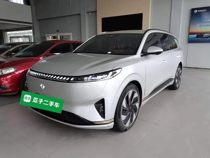 Dongfeng eπ008