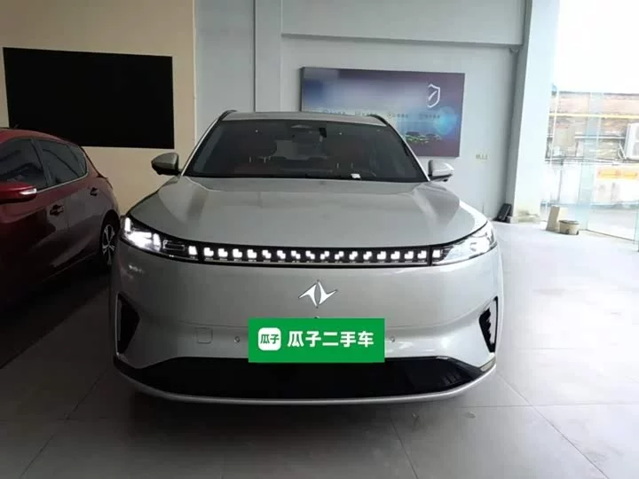 Dongfeng eπ008