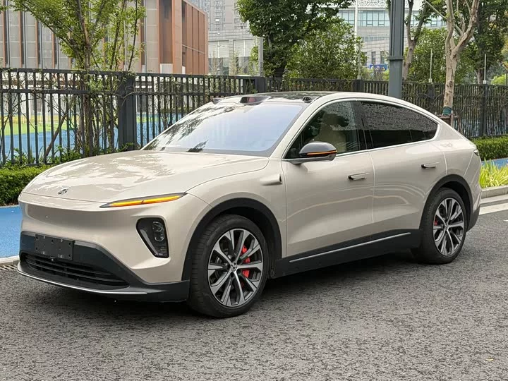 NIO EC7