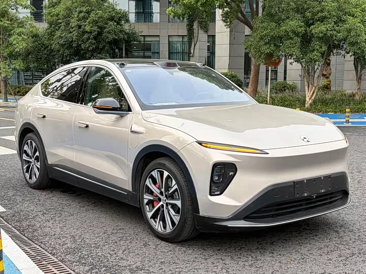 NIO EC7