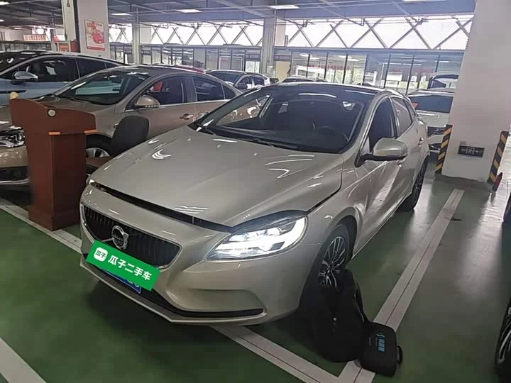 Volvo V40