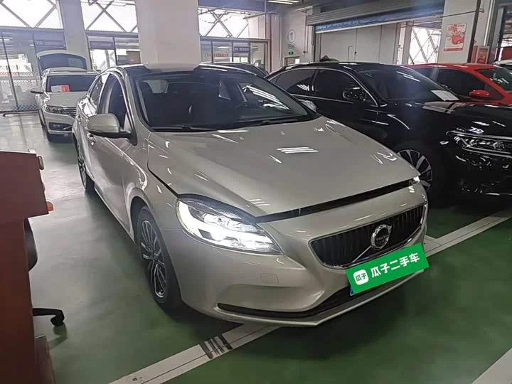 Volvo V40