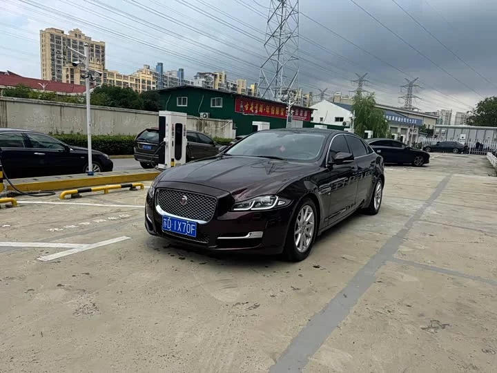 Jaguar XJ