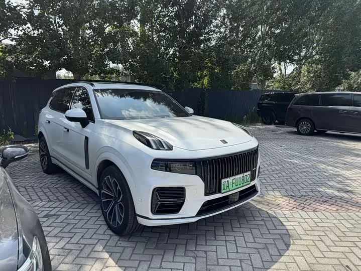 Lynk & Co 09 EM-P