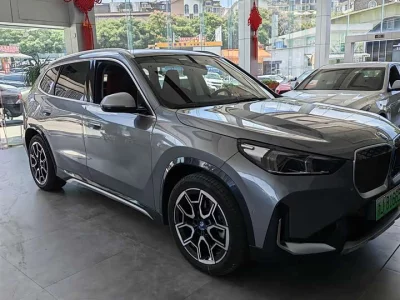 BMW iX1