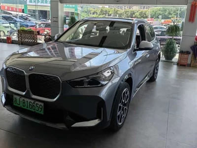 BMW iX1