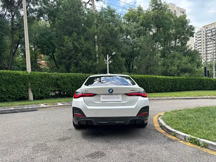 BMW i4