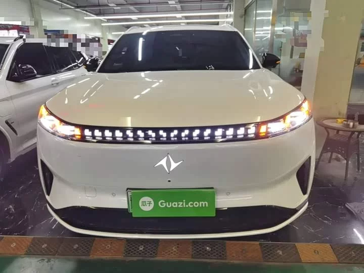 Dongfeng eπ008