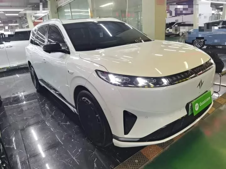 Dongfeng eπ008