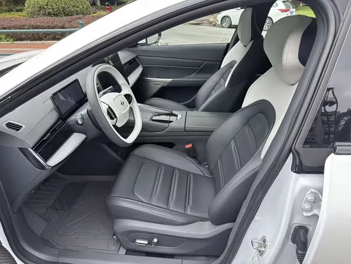 Dongfeng eπ007