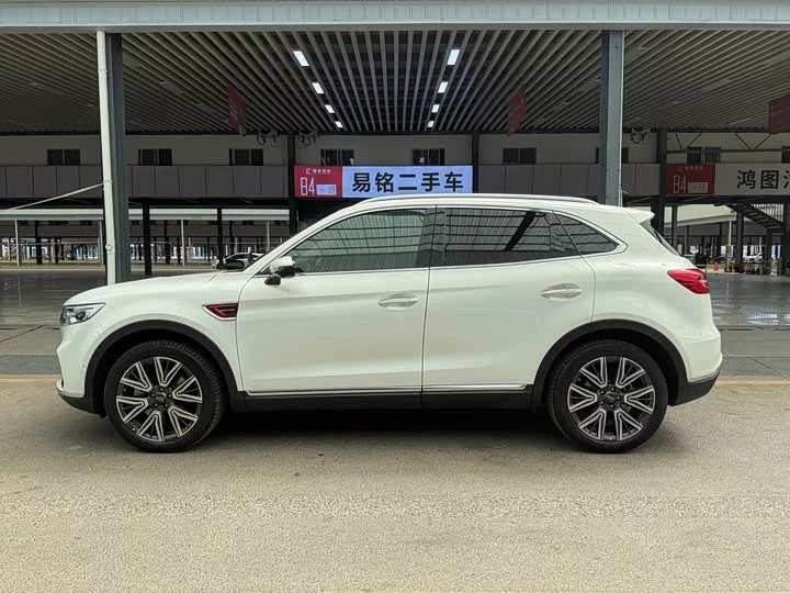 Hongqi HS5